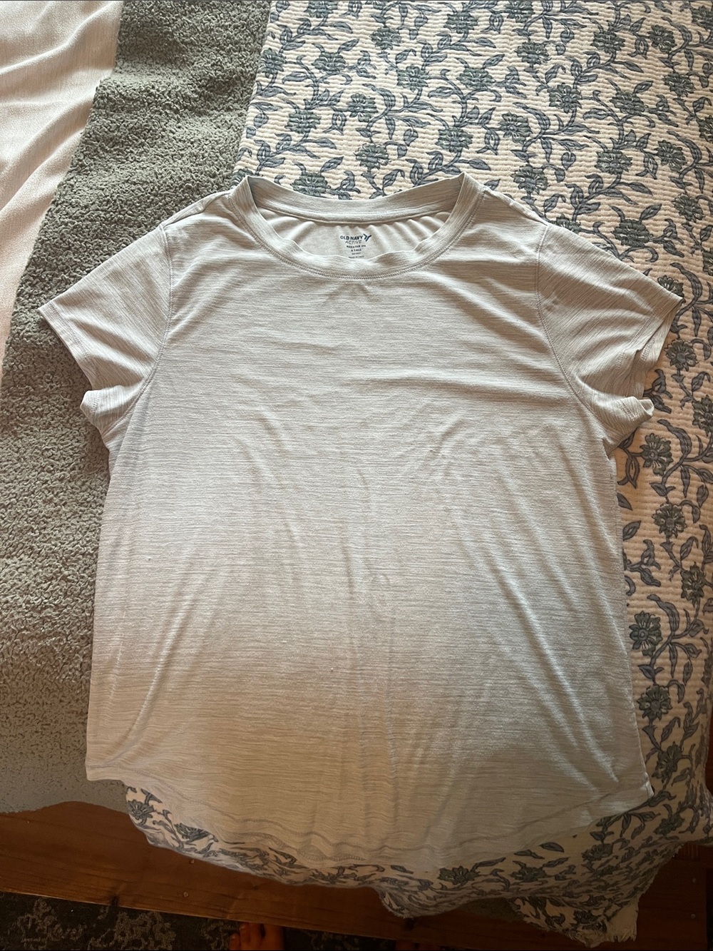 Old Navy Light Gray Short Sleeve active Tee